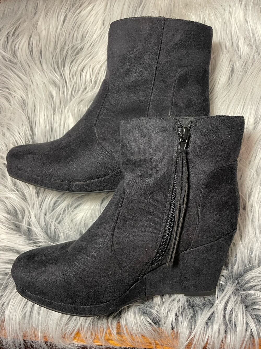 JG womens shorties short boots faux suede matte black size 8 womens bootie